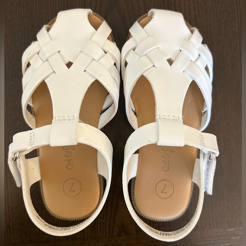 Toddler white Strap Shoe Size 7t
